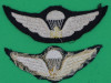 Canadiske parachute wings. Øverste 97x31 mm er post war og nederste er war time 91x32 mm