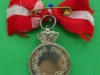Kong Frederik IX belønningsmedalje med krone og sløjfe. 28x39 mm reverse. 1947-1971. Nr. 207 i Stevnsborgs bog. Antal præget: 575